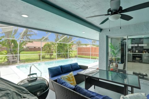 House in Sunrise, Florida 3 bedrooms, 146.79 sq.m. № 2024069 - photo 27