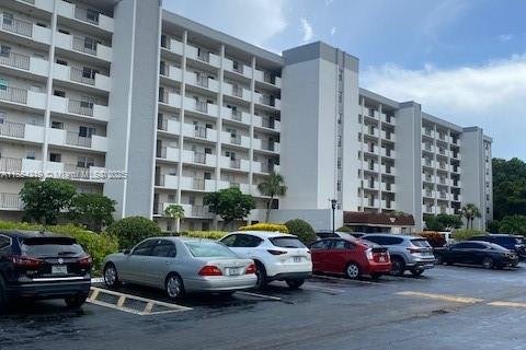 Copropriété à vendre à Lauderhill, Floride: 2 chambres, 102.19 m2 № 1977669 - photo 1