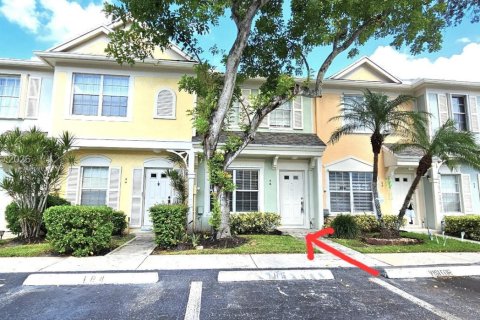 Townhouse in Weston, Florida 2 bedrooms, 103.12 sq.m. № 2074869