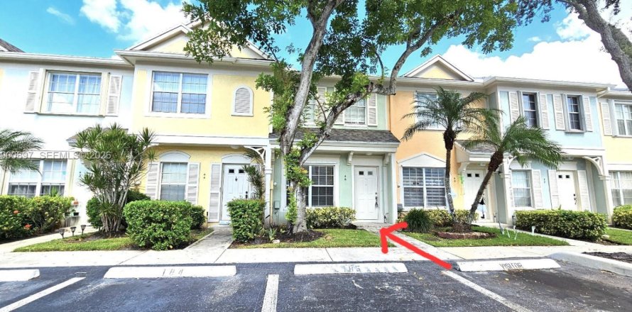 Townhouse in Weston, Florida 2 bedrooms, 103.12 sq.m. № 2074869