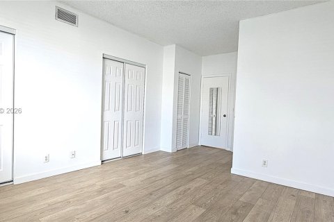 Townhouse in Weston, Florida 2 bedrooms, 103.12 sq.m. № 2074869 - photo 11