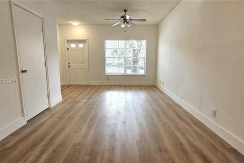 Townhouse in Weston, Florida 2 bedrooms, 103.12 sq.m. № 2074869 - photo 6