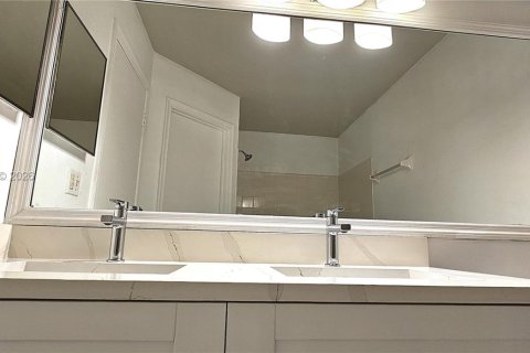 Townhouse in Weston, Florida 2 bedrooms, 103.12 sq.m. № 2074869 - photo 10