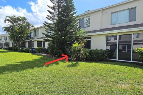 Townhouse in Weston, Florida 2 bedrooms, 103.12 sq.m. № 2074869 - photo 13