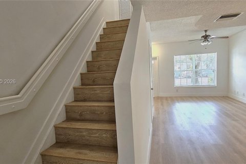 Townhouse in Weston, Florida 2 bedrooms, 103.12 sq.m. № 2074869 - photo 7