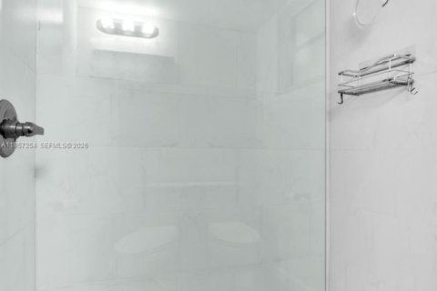 Apartamento en alquiler en Miami, Florida, 2 dormitorios, 100.43 m2 № 2011247 - foto 12