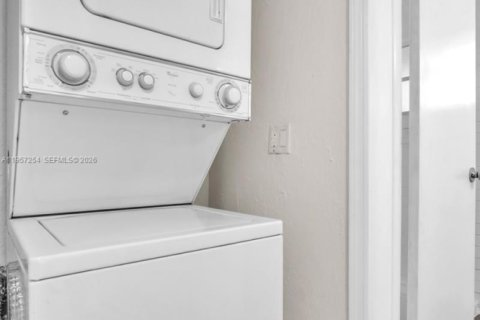 Apartamento en alquiler en Miami, Florida, 2 dormitorios, 100.43 m2 № 2011247 - foto 15