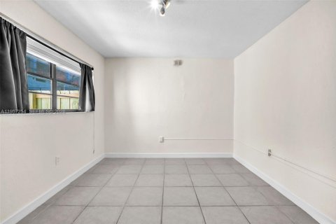 Apartamento en alquiler en Miami, Florida, 2 dormitorios, 100.43 m2 № 2011247 - foto 9