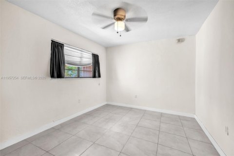 Apartamento en alquiler en Miami, Florida, 2 dormitorios, 100.43 m2 № 2011247 - foto 16