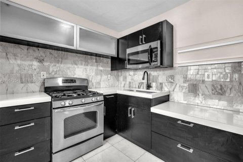 Apartamento en alquiler en Miami, Florida, 2 dormitorios, 100.43 m2 № 2011247 - foto 24