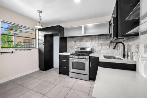 Apartamento en alquiler en Miami, Florida, 2 dormitorios, 100.43 m2 № 2011247 - foto 23