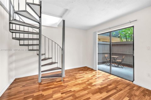 Apartamento en alquiler en Miami, Florida, 2 dormitorios, 100.43 m2 № 2011247 - foto 5