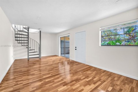 Apartamento en alquiler en Miami, Florida, 2 dormitorios, 100.43 m2 № 2011247 - foto 4