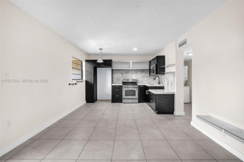 Apartamento en alquiler en Miami, Florida, 2 dormitorios, 100.43 m2 № 2011247 - foto 20