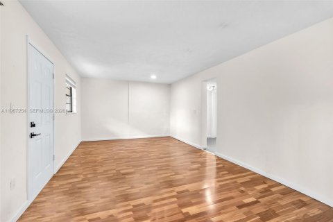 Apartamento en alquiler en Miami, Florida, 2 dormitorios, 100.43 m2 № 2011247 - foto 6