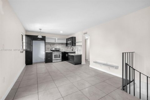 Apartamento en alquiler en Miami, Florida, 2 dormitorios, 100.43 m2 № 2011247 - foto 19