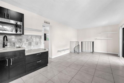 Apartamento en alquiler en Miami, Florida, 2 dormitorios, 100.43 m2 № 2011247 - foto 25