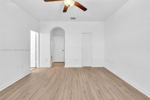 Touwnhouse à vendre à Miami, Floride: 3 chambres, 161.65 m2 № 2006048 - photo 12