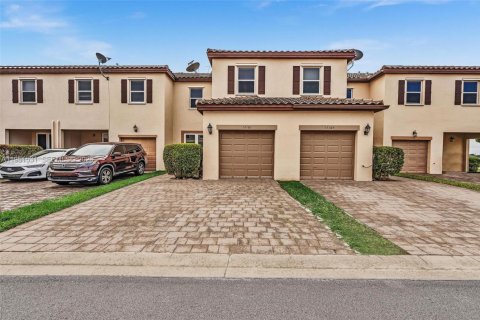 Touwnhouse à vendre à Miami, Floride: 3 chambres, 161.65 m2 № 2006048 - photo 24