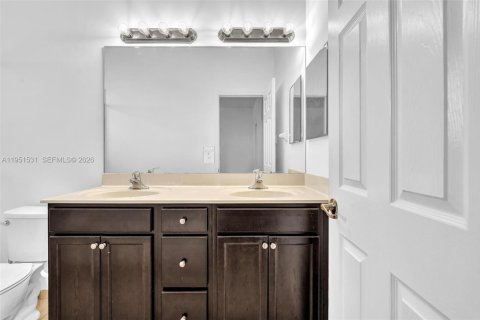 Touwnhouse à vendre à Miami, Floride: 3 chambres, 161.65 m2 № 2006048 - photo 15