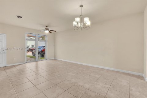 Touwnhouse à vendre à Miami, Floride: 3 chambres, 161.65 m2 № 2006048 - photo 5