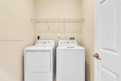 Touwnhouse à vendre à Miami, Floride: 3 chambres, 161.65 m2 № 2006048 - photo 21