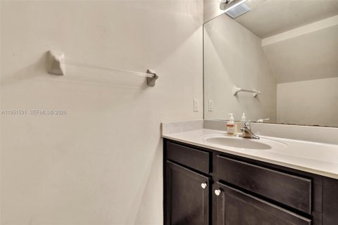 Touwnhouse à vendre à Miami, Floride: 3 chambres, 161.65 m2 № 2006048 - photo 7