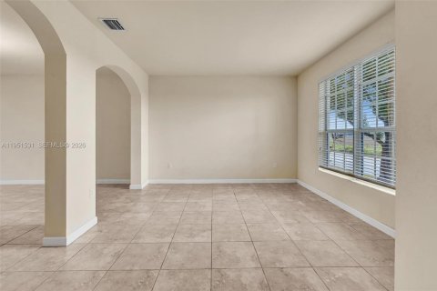 Touwnhouse à vendre à Miami, Floride: 3 chambres, 161.65 m2 № 2006048 - photo 4