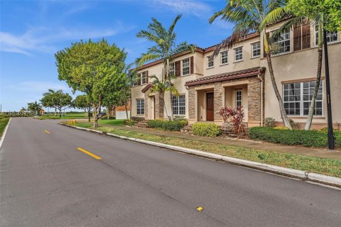 Touwnhouse à vendre à Miami, Floride: 3 chambres, 161.65 m2 № 2006048 - photo 2