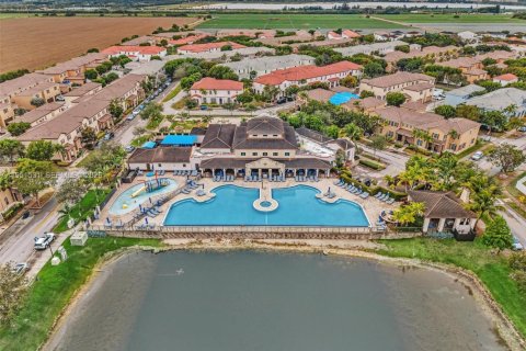 Touwnhouse à vendre à Miami, Floride: 3 chambres, 161.65 m2 № 2006048 - photo 25