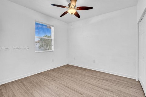 Touwnhouse à vendre à Miami, Floride: 3 chambres, 161.65 m2 № 2006048 - photo 17