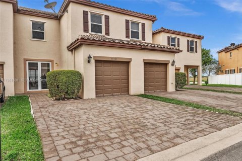 Touwnhouse à vendre à Miami, Floride: 3 chambres, 161.65 m2 № 2006048 - photo 23