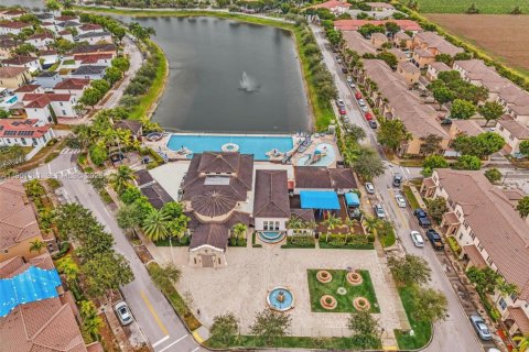 Touwnhouse à vendre à Miami, Floride: 3 chambres, 161.65 m2 № 2006048 - photo 26