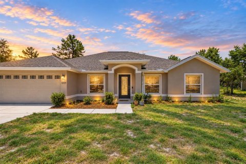 Casa en Weeki Wachee, Florida 4 dormitorios, 200.95 m2 № 2134209