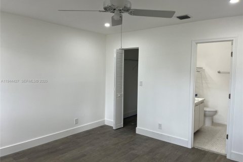 Condo in Coral Springs, Florida, 4 bedrooms  № 2004023 - photo 10