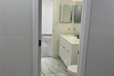 Condo in Coral Springs, Florida, 4 bedrooms  № 2004023 - photo 8