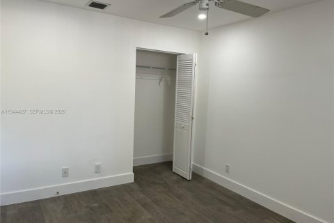 Condo in Coral Springs, Florida, 4 bedrooms  № 2004023 - photo 11