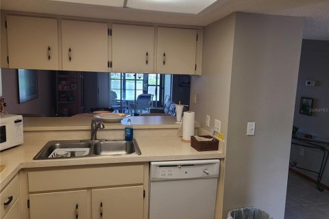 Condo in Holiday, Florida, 2 bedrooms  № 1822622 - photo 12