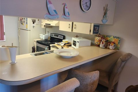 Condo in Holiday, Florida, 2 bedrooms  № 1822622 - photo 10