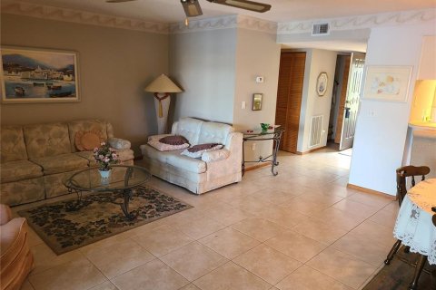 Condo in Holiday, Florida, 2 bedrooms  № 1822622 - photo 4