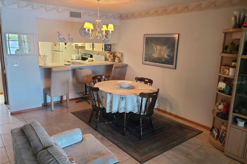 Condo in Holiday, Florida, 2 bedrooms  № 1822622 - photo 8