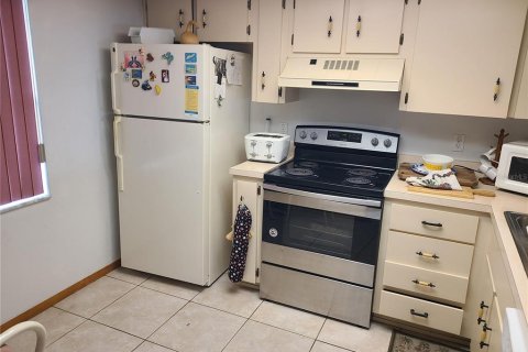 Condo in Holiday, Florida, 2 bedrooms  № 1822622 - photo 11
