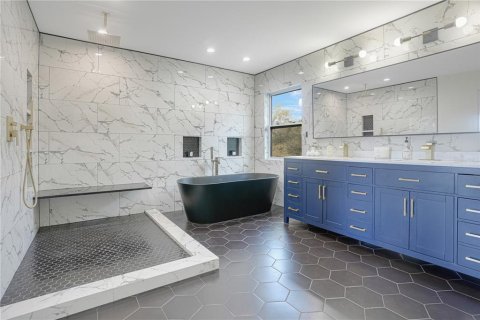 House in Sarasota, Florida 10 bedrooms, 863.06 sq.m. № 1538351 - photo 17