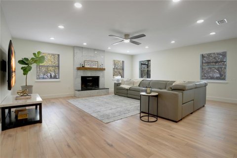House in Sarasota, Florida 10 bedrooms, 863.06 sq.m. № 1538351 - photo 9