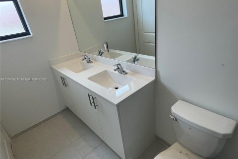 Townhouse in Miami, Florida 3 bedrooms, 122.63 sq.m. № 2042987 - photo 14