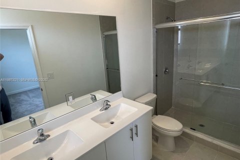 Townhouse in Miami, Florida 3 bedrooms, 122.63 sq.m. № 2042987 - photo 13