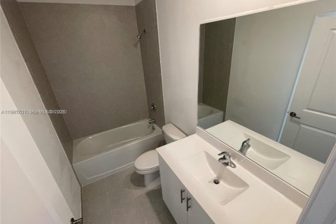 Townhouse in Miami, Florida 3 bedrooms, 122.63 sq.m. № 2042987 - photo 5