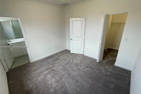 Townhouse in Miami, Florida 3 bedrooms, 122.63 sq.m. № 2042987 - photo 10