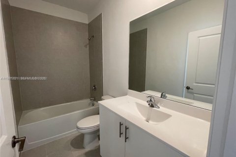 Townhouse in Miami, Florida 3 bedrooms, 122.63 sq.m. № 2042987 - photo 6