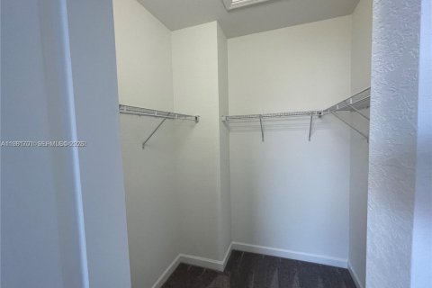 Townhouse in Miami, Florida 3 bedrooms, 122.63 sq.m. № 2042987 - photo 11